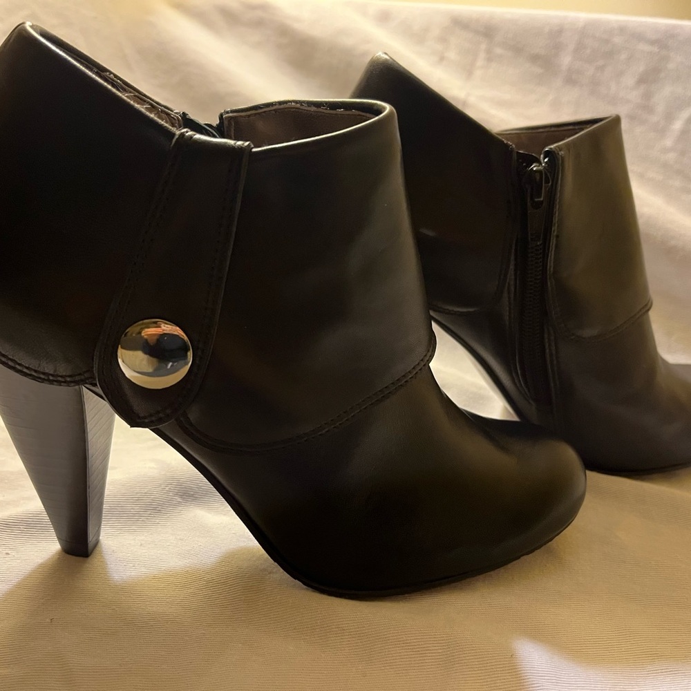 Matisse Ellen Black Leather Ankle Boot women’s Size 7.5 LIKE NEW - Picture 3 of 10